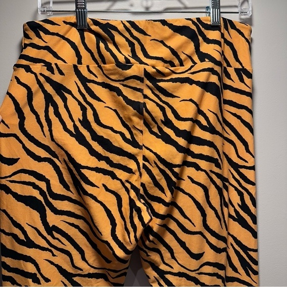 NEW TC LulaRoe Buttery Soft Leggings Tall& CurvyStretchy 12-18 L-XXL Tiger print - Picture 7 of 16